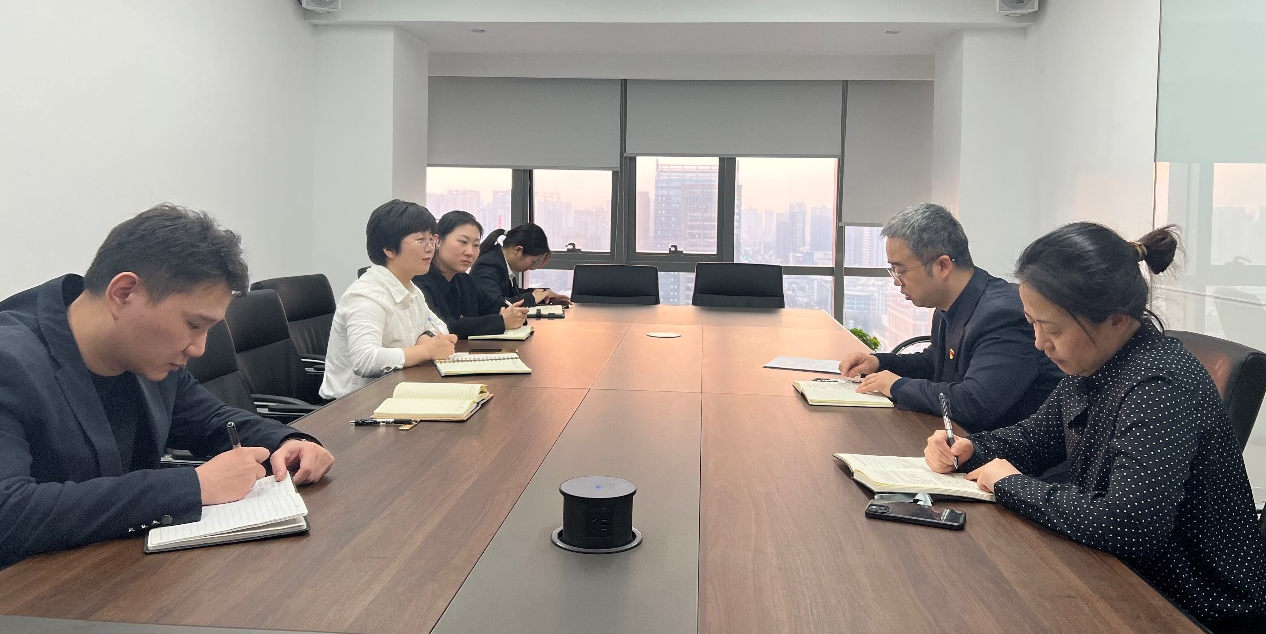 努力把準(zhǔn)斗爭方向，堅定斗爭意志——法律事務(wù)中心召開會議傳達(dá)黨課精神