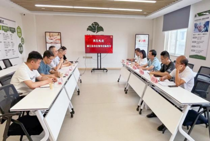 麻江縣縣委副書記、縣人民政府縣長楊興濤一行到頤信養(yǎng)老公司進行康養(yǎng)項目考察